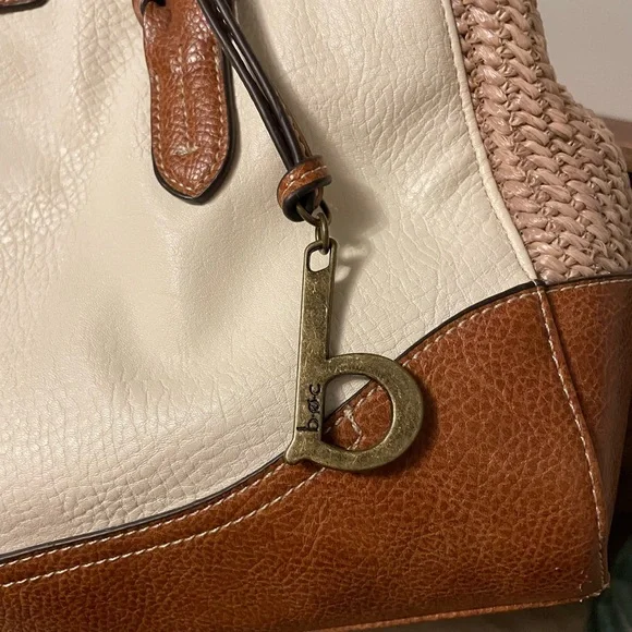 BOC White pebbled leather accented with light brown leather - Picture 5 of 13